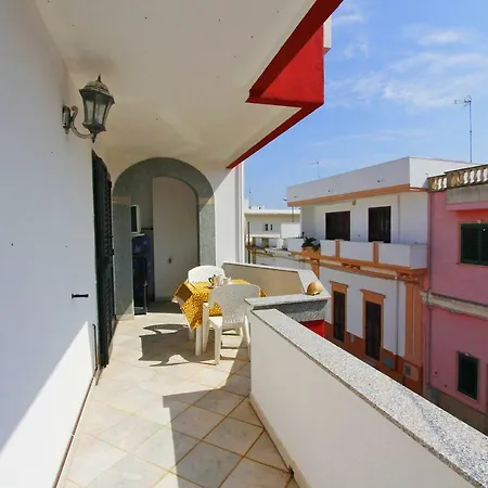 Red Apartment Salve