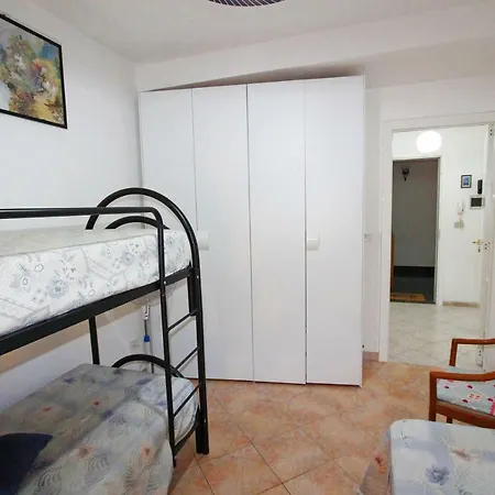 Apartment Red *