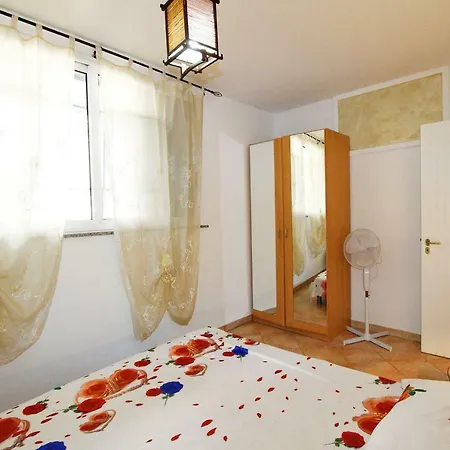 Red Apartment *